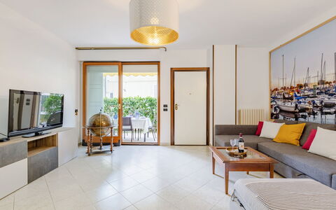 Corte Marina Apartment: Interieur Ontwerp, Flooring, Meubilair, Hout, Verdieping, Plafond, Verlichting, Appartement, Tafel, Woonkamer