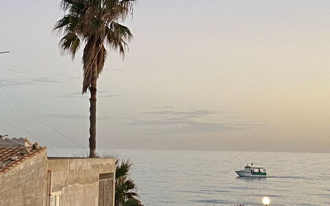Appartamento Tramonto sul Mare: Lucht, Zee, Kust, Strand, Kust En Oceanic Landvormen, Oceaan, Tropen, Trunk, Woody Plant, Kust
