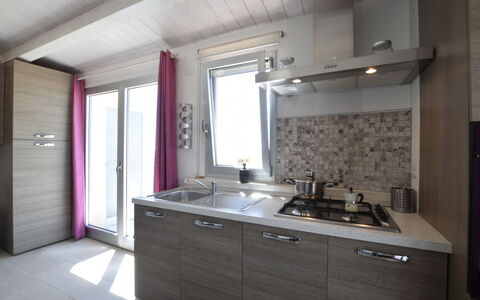 Appartamento Tramonto sul Mare: Keuken, Loodgieterswerkinrichting, Gootsteen, Wastafel, Countertop, Major Appliance, Kraan, Interieur Ontwerp, Toestel Van De Keuken, Loodgieter