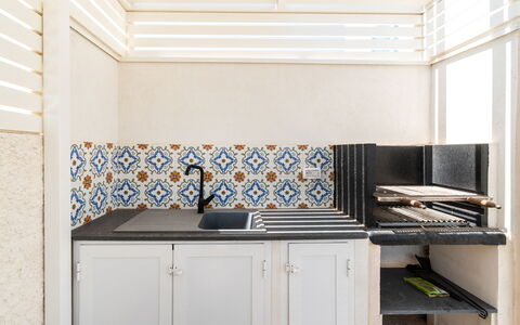 A Casa di Chica: Keuken, Flooring, Interieur Ontwerp, Verdieping, Countertop, Tegel, Kamer, Cabinetry, Toestel Van De Keuken