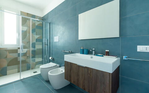 A Casa di Chica: Loodgieterswerkinrichting, Badkamer, Flooring, Verdieping, Interieur Ontwerp, Wastafel, Toilet, Loodgieter, Kraan, Wastafel In De Badkamer