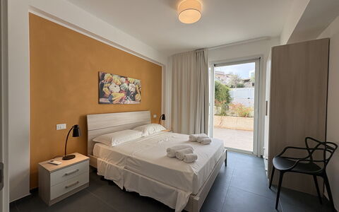 A Casa di Chica: Appartement, Slaapkamer, Verdieping, Meubilair, Huis, Bed, Laken, Bedding, Bed Frame, Beits
