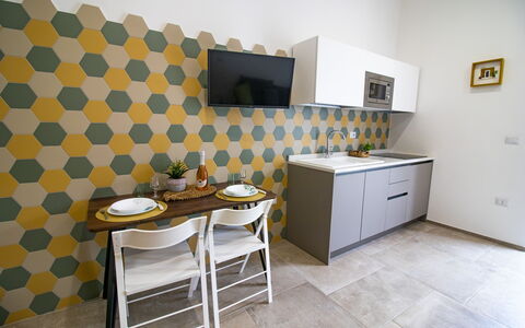 Elementi Luxury Otranto: Meubilair, Interieur Ontwerp, Flooring, Keuken, Verdieping, Countertop, Toestel Van De Keuken, Plafond, Kamer, Major Appliance