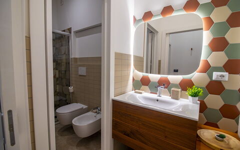 Elementi Luxury Otranto: Interieur Ontwerp, Flooring, Verdieping, Plafond, Loodgieterswerkinrichting, Badkamer, Kamer, Loodgieter, Lichte Inrichting, Wastafel In De Badkamer