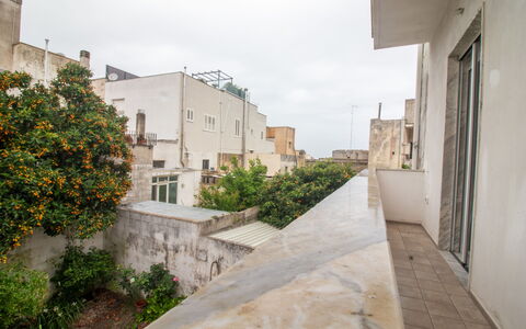Elementi Luxury Otranto: Muur, Woongebied, Appartement, Beton, Balkon, Daylighting, Gips
