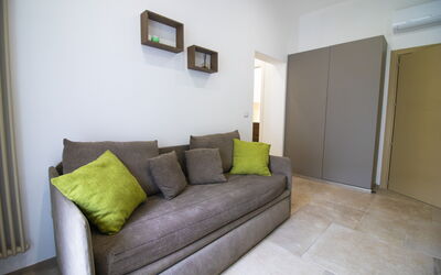 Elementi Luxury Otranto: Meubilair, Interieur Ontwerp, Flooring, Verdieping, Bankstel, Hout, Kamer, Verlichting, Woonkamer, Huis