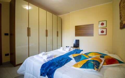 Nicoletta'S House in Otranto: Interieur Ontwerp, Bed, Slaapkamer, Flooring, Verdieping, Hout, Meubilair, Laken, Kamer, Plafond