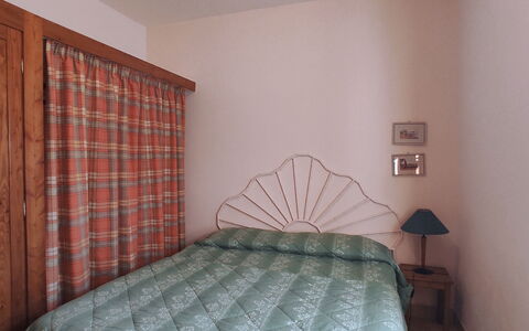 Villa Vignola: Meubilair, Bed, Slaapkamer, Interieur Ontwerp, Bedding, Laken, Hout, Linens, Verdieping, Flooring
