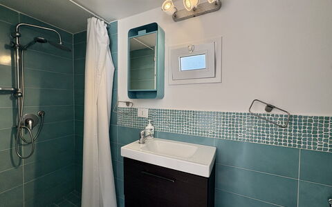 Punta Braccetto Fronte Mare: Loodgieterswerkinrichting, Muur, Interieur Ontwerp, Badkamer, Flooring, Wastafel In De Badkamer, Wastafel, Verdieping, Kraan, Loodgieter