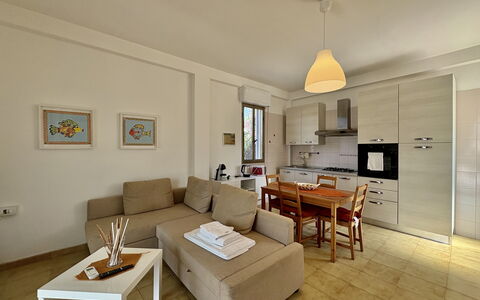 Punta Braccetto Fronte Mare: Meubilair, Interieur Ontwerp, Flooring, Verdieping, Kamer, Bankstel, Hout, Plafond, Tafel, Woonkamer
