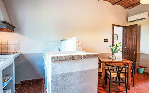 Grosseto 830: Flooring, Interieur Ontwerp, Plafond, Verdieping, Meubilair, Countertop, Kamer, Keuken, Beits, Tegel