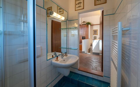 Casa dello Scrittore: Flooring, Interieur Ontwerp, Verdieping, Loodgieterswerkinrichting, Plafond, Badkamer, Kamer, Wastafel In De Badkamer, Loodgieter, Kraan