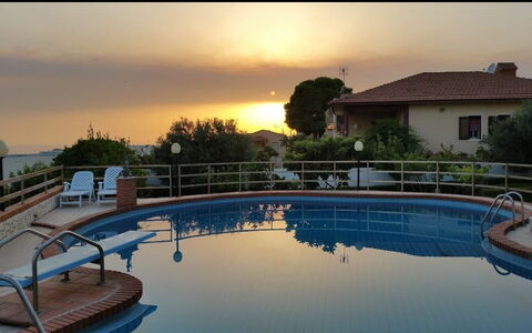 Villa Sole Mare: Zwembad, Toevlucht, Schaduw, Eco Hotel, Badplaats, Buitenmeubels, Hotel