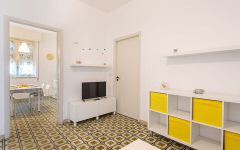 Villa Sole Mare: Flooring, Verdieping, Interieur Ontwerp, Kamer, Plafond, Appartement, Gieten, Tegel, Stellingen