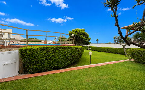 Villa Sole Mare: Tuin, Landscaping, Gazon, Schaduw, Haag, Park, Werf, Kunstgras, Gang