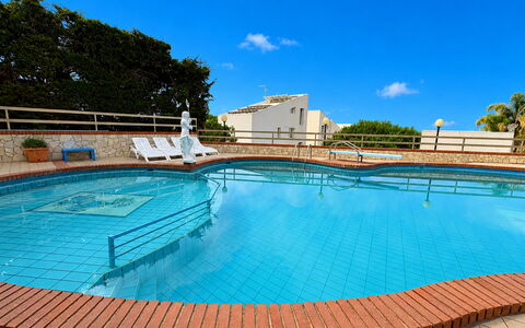 Villa Sole Mare: Zwembad, Buitenmeubels, Toevlucht, Schaduw, Vrije Tijd, Thermae, Hotel, Eco Hotel, Beits, Recreatiecentrum