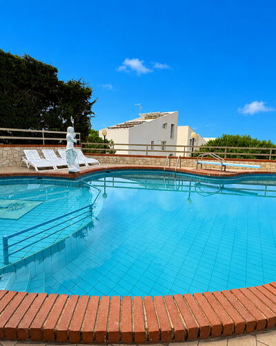 Villa Sole Mare: Zwembad, Buitenmeubels, Toevlucht, Schaduw, Vrije Tijd, Thermae, Hotel, Eco Hotel, Beits, Recreatiecentrum