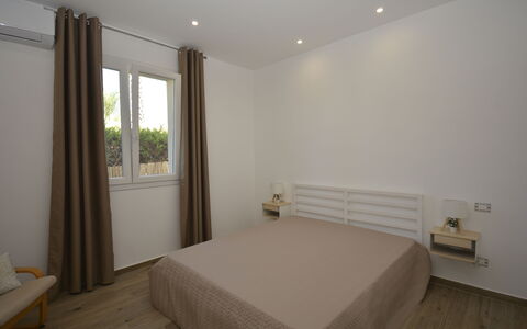 Villa Benvenuti al Sud: Meubilair, Interieur Ontwerp, Bed, Slaapkamer, Muur, Verdieping, Flooring, Hout, Laken, Bedding