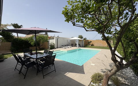 Villa Benvenuti al Sud: Zwembad, Toevlucht, Samengesteld Materiaal, Schaduw, Buitenmeubels, Flagstone, Tuin, Landscaping, Eco Hotel, Beton