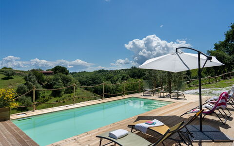 Villa i Fiori: Zwembad, Buitenmeubels, Toevlucht, Ligstoel, Eco Hotel, Badplaats, Paraplu, Hotel, Dek, Villa