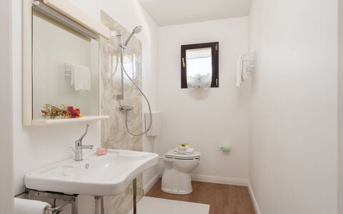 Villa i Fiori: Loodgieterswerkinrichting, Badkamer, Interieur Ontwerp, Wastafel In De Badkamer, Wastafel, Flooring, Verdieping, Toilet, Kraan, Loodgieter