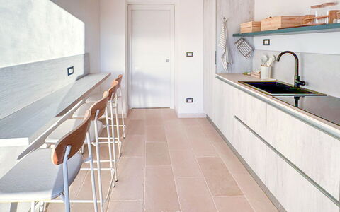Tenuta Emma: Flooring, Hout, Interieur Ontwerp, Keuken, Verdieping, Countertop, Meubilair, Cabinetry, Huis, Tegel