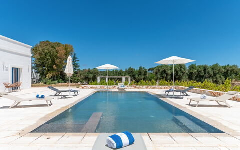 Tenuta Emma: Blauw, Zwembad, Landgoed, Landscaping, Reflecting Pool, Toevlucht, Villa, Badplaats