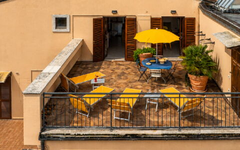 Terrazza sulla Luna, Casciana Terme: Hout, Appartement, Meubilair, Stoel, Buitenmeubels, Bloempot, Buitentafel, Balkon, Kamerplant, Beits