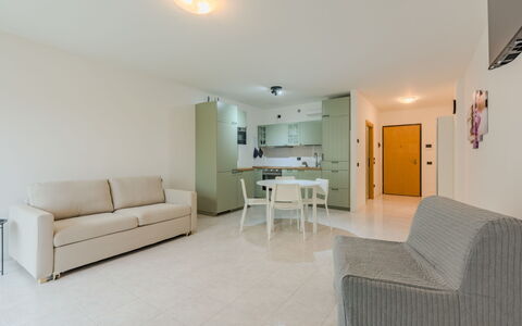 Nala: Flooring, Interieur Ontwerp, Verdieping, Plafond, Meubilair, Kamer, Appartement, Bankstel, Woonkamer