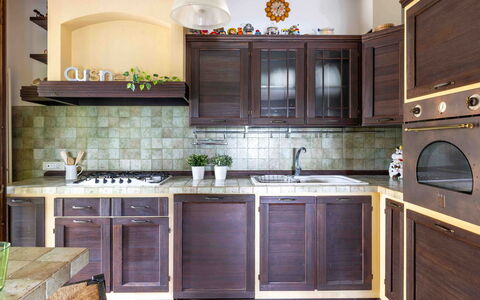 Casa Dolceconero: Keuken, Hout, Cabinetry, Interieur Ontwerp, Countertop, Meubilair, Toestel Van De Keuken, Flooring, Major Appliance, Kast
