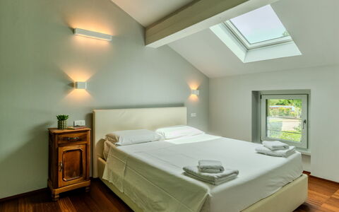 Zani: Interieur Ontwerp, Muur, Bed, Slaapkamer, Plafond, Kamer, Meubilair, Verdieping, Flooring, Verlichting