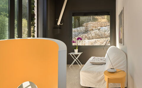 Villetta Farfallina: Meubilair, Interieur Ontwerp, Verlichting, Oranje, Kamer, Stoel, Lichte Inrichting, Woonkamer, Lamp, Koffietafel