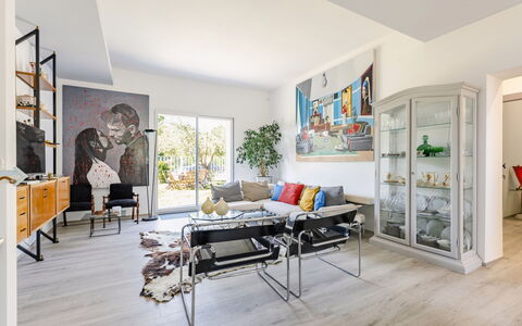 Art&Sea House: Meubilair, Interieur Ontwerp, Flooring, Muur, Verdieping, Hout, Plafond, Bankstel, Tafel, Woonkamer