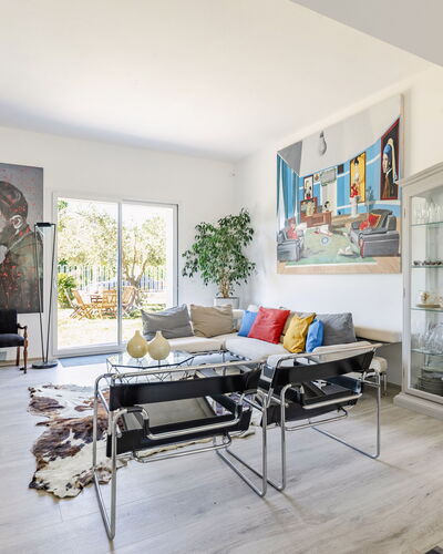 Art and Sea House: Meubilair, Interieur Ontwerp, Flooring, Muur, Verdieping, Hout, Plafond, Bankstel, Tafel, Woonkamer
