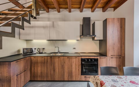 Silvia: Flooring, Meubilair, Interieur Ontwerp, Hout, Keuken, Countertop, Cabinetry, Verdieping, Houten Vloer, Plafond