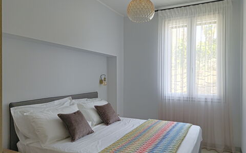 Oasis Villa Sanremo: Interieur Ontwerp, Meubilair, Muur, Bed, Verdieping, Slaapkamer, Flooring, Hout, Kamer, Plafond