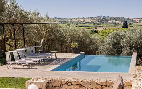 Villa Maddalena: Zwembad, Meubilair, Samengesteld Materiaal, Toevlucht, Buitenmeubels, Stoel, Eco Hotel, Ligstoel, Flagstone, Villa