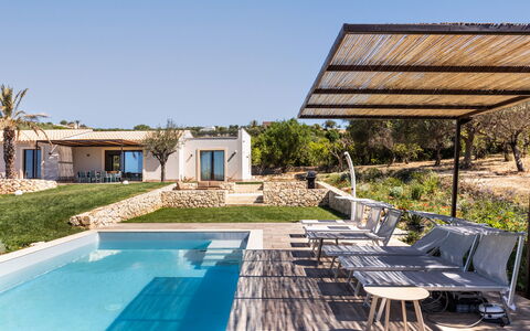 Villa Maddalena: Blauw, Zwembad, Toevlucht, Ligstoel, Buitenmeubels, Eco Hotel, Chaise Longue, Villa, Hotel, Outdoor Structuur