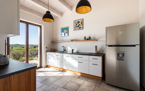 Villa Maddalena: Keuken, Toestel Van De Keuken, Countertop, Interieur Ontwerp, Meubilair, Cabinetry, Major Appliance, Flooring, Huishoudapparatuur, Huis