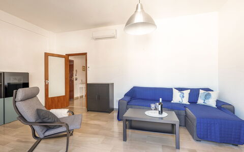 Casa Acquamarina: Meubilair, Interieur Ontwerp, Flooring, Verdieping, Bankstel, Hout, Kamer, Woonkamer, Tafel, Appartement