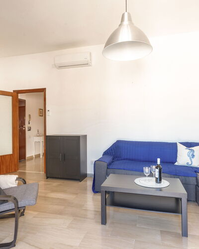 Casa Acquamarina: Meubilair, Interieur Ontwerp, Flooring, Verdieping, Bankstel, Hout, Kamer, Woonkamer, Tafel, Appartement