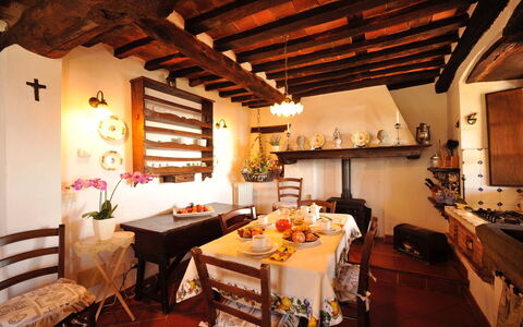 Oliveta: Meubilair, Interieur Ontwerp, Hout, Plafond, Flooring, Tafel, Verlichting, Kamer, Keuken En Eettafel, Eetkamer