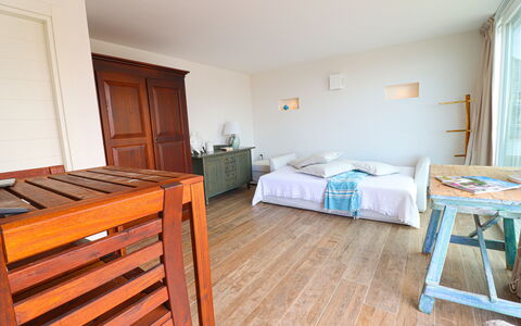 Sveva: Meubilair, Flooring, Verdieping, Hout, Interieur Ontwerp, Bed, Houten Vloer, Slaapkamer, Verlichting, Kamer
