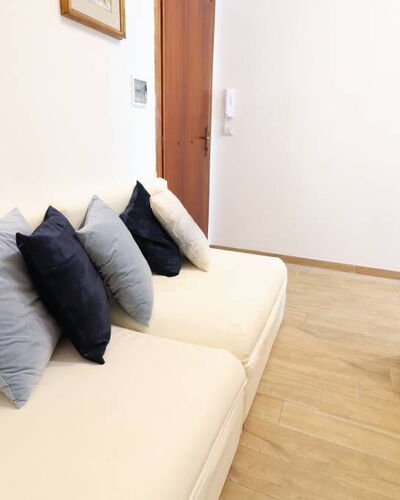 Casa Aurora a Otranto: Meubilair, Flooring, Verdieping, Bankstel, Interieur Ontwerp, Hout, Kussen, Woonkamer, Houten Vloer, Kussen Gooien
