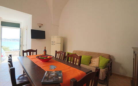 Casa Rachele a Otranto: Meubilair, Keuken En Eettafel, Stoel, Beits, Hardwood, Eetkamer, Vernis, Buitentafel, Major Appliance, Restaurant