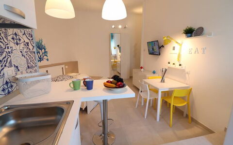 Casa Maya a Otranto: Interieur Ontwerp, Meubilair, Flooring, Hout, Verdieping, Kamer, Plafond, Verlichting, Countertop, Keuken