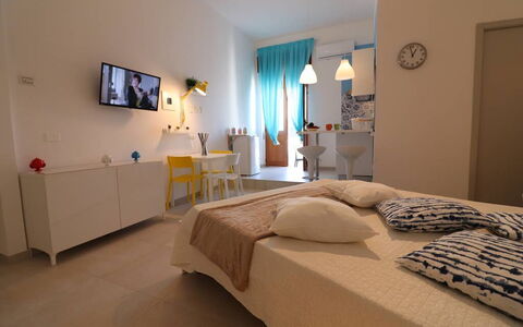 Casa Maya a Otranto: Meubilair, Interieur Ontwerp, Slaapkamer, Flooring, Verdieping, Bed, Kamer, Plafond, Verlichting, Laken