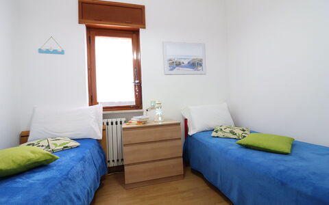 Margherita: Meubilair, Flooring, Verdieping, Interieur Ontwerp, Slaapkamer, Hout, Bed, Kamer, Textiel, Laken