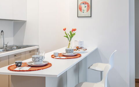 Suite Pineta: Meubilair, Interieur Ontwerp, Keuken, Hout, Flooring, Countertop, Tafel, Toestel Van De Keuken, Verdieping, Kamer