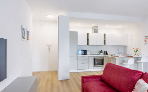 Suite Pineta: Meubilair, Interieur Ontwerp, Flooring, Verdieping, Plafond, Kamer, Bankstel, Woonkamer, Huis, Appartement